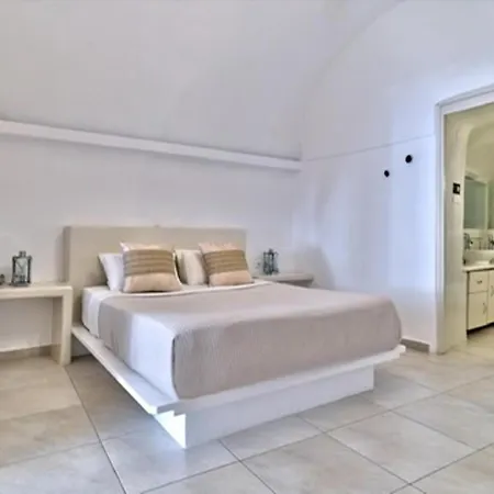 Vila Sunset View Santorini With Outdoor Jacuzzi